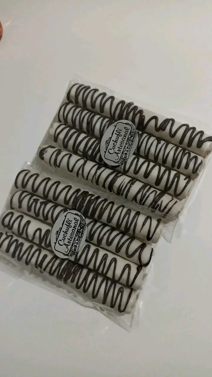 Cuchuflis artesanales bañados en chocolate - 1