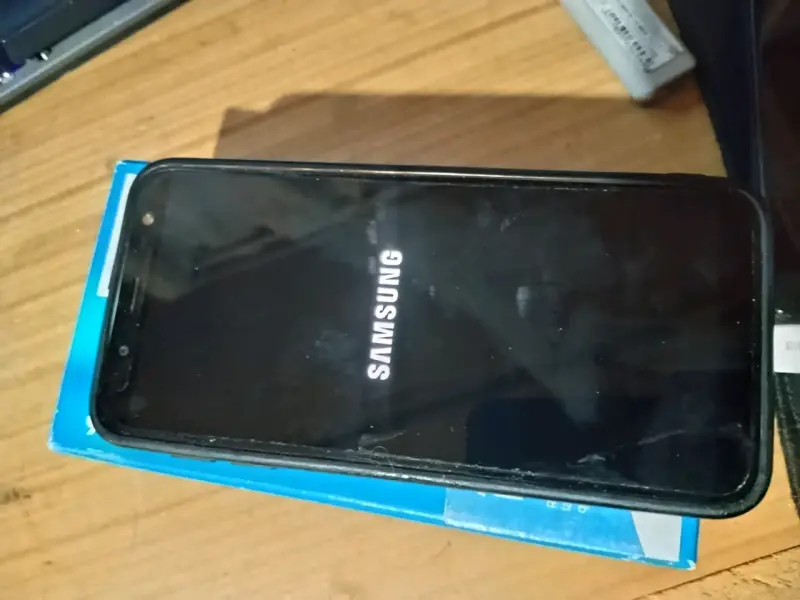 Celular Samsung galaxy J6 usado - 4