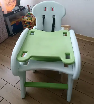 Silla alta para bebé verde y blanca - miniatura 4