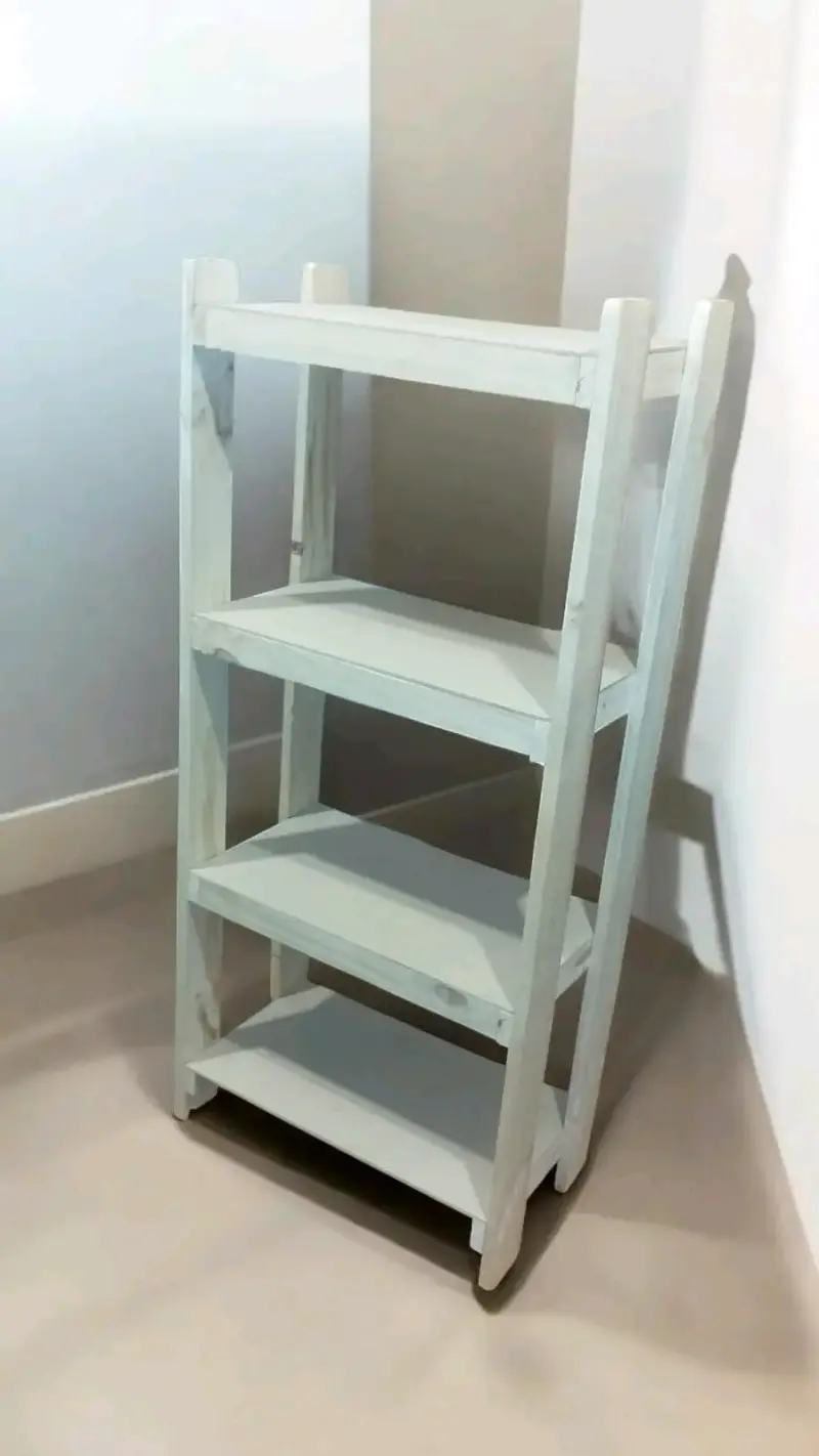 Estante de madera - 2