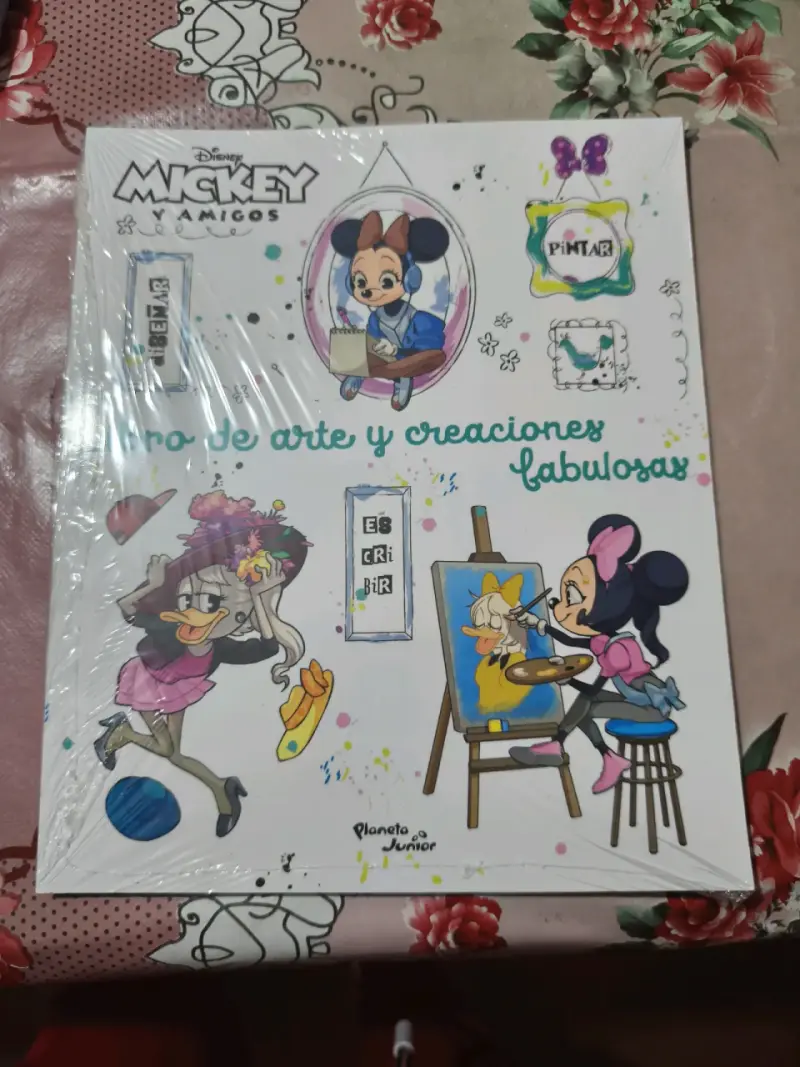 Libro de arte Mickey y amigos - 1