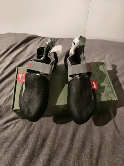 Zapatillas de escalada Mad Rock Shark III LV - miniatura 1