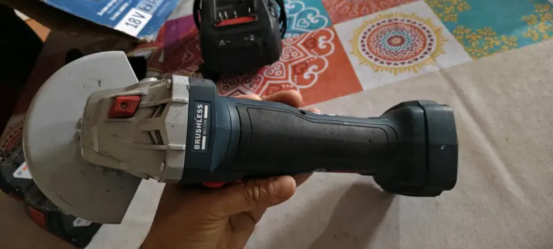 Esmeril angular Bosch GSW 180LI - 4