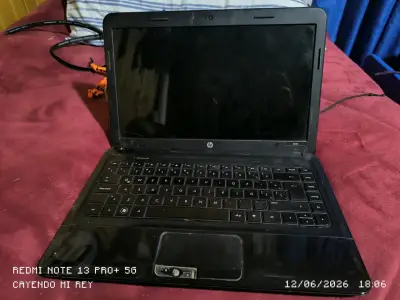 Laptop HP negra usada - miniatura 1