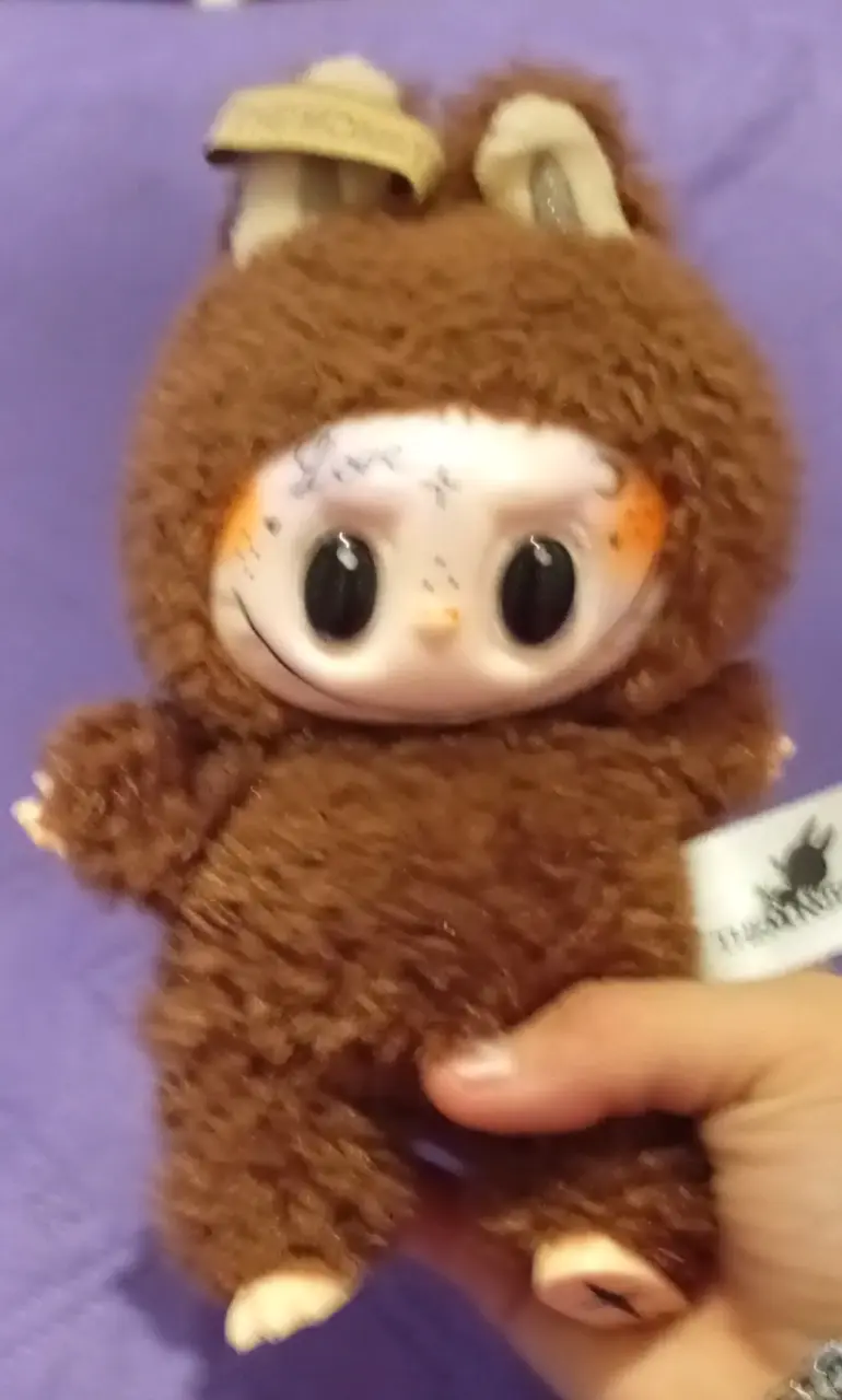 Muñeco peluche con orejas