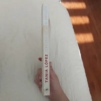 Libro 'Recuerdos de un Instante' - miniatura 3