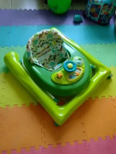 Andador de bebé verde - miniatura 3