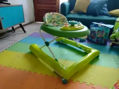 Andador de bebé verde - miniatura 4