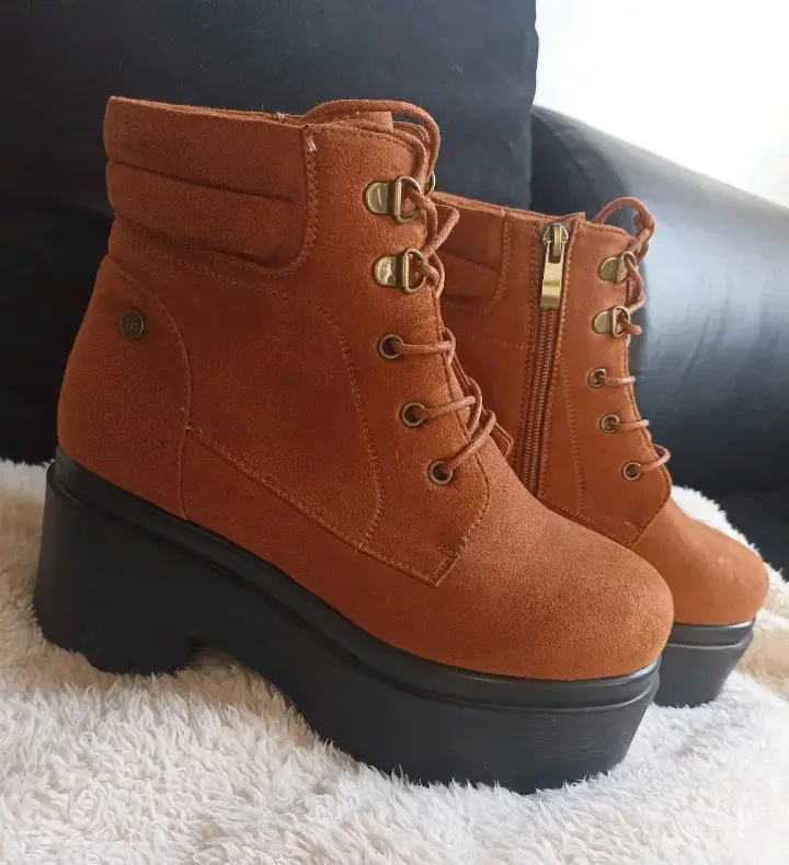Botines de gamuza marrón con plataforma