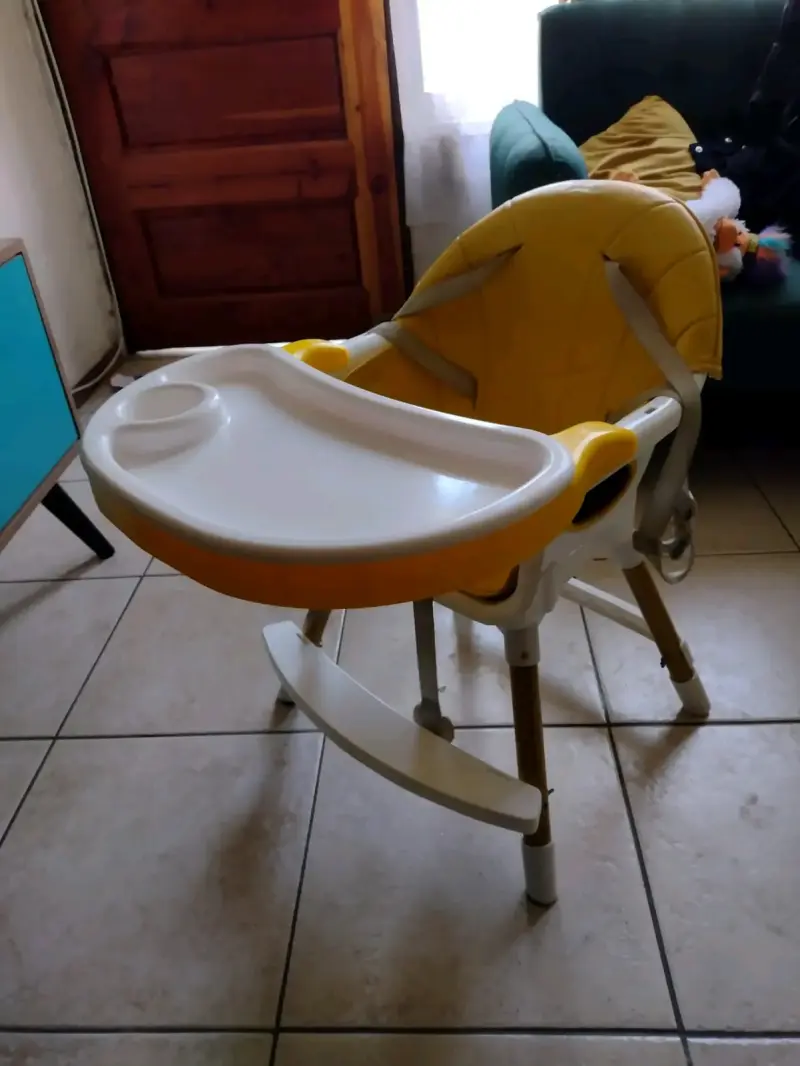 Silla para bebé amarilla con bandeja - 2