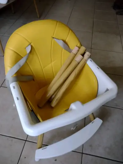 Silla para bebé amarilla con bandeja - miniatura 3