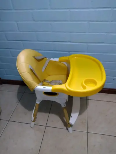 Silla para bebé amarilla con bandeja - miniatura 6