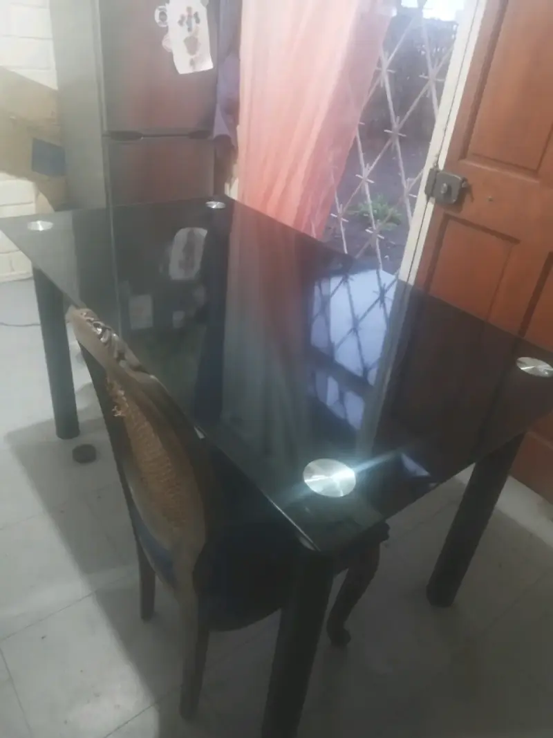 Mesa de comedor vidrio negro - 2