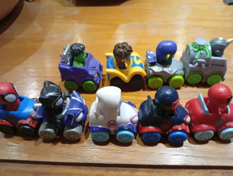 Set de 10 autos de Spidey y sus amigos - 1