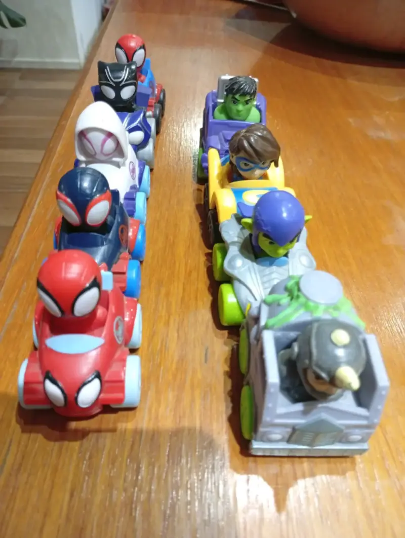 Set de 10 autos de Spidey y sus amigos - 3