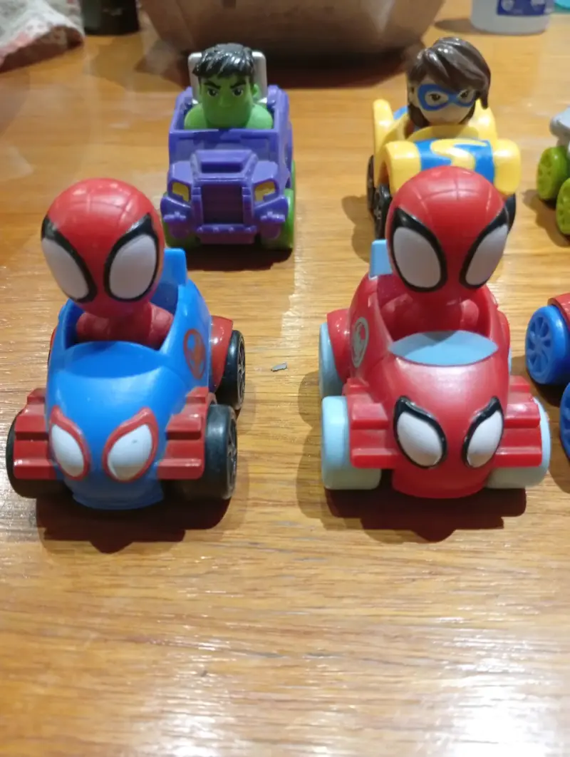 Set de 10 autos de Spidey y sus amigos - 4