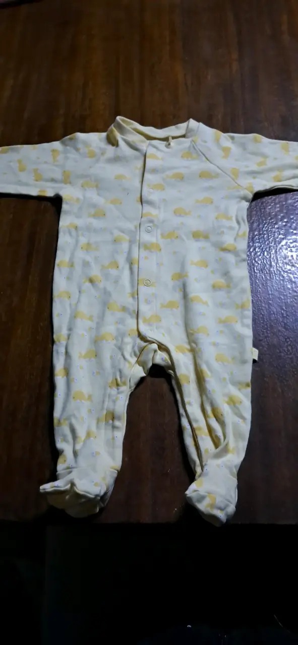 Pijama de bebé con ballenas