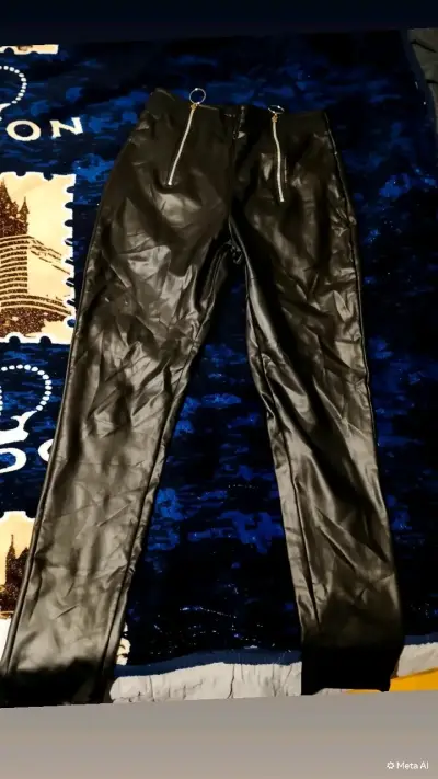 Pantalones de cuero negro talla 36hasta 38 - miniatura 1