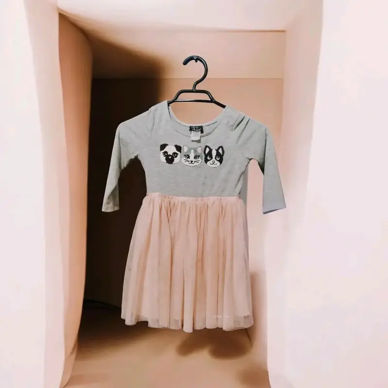 Vestido infantil con estampado de gatitos T4