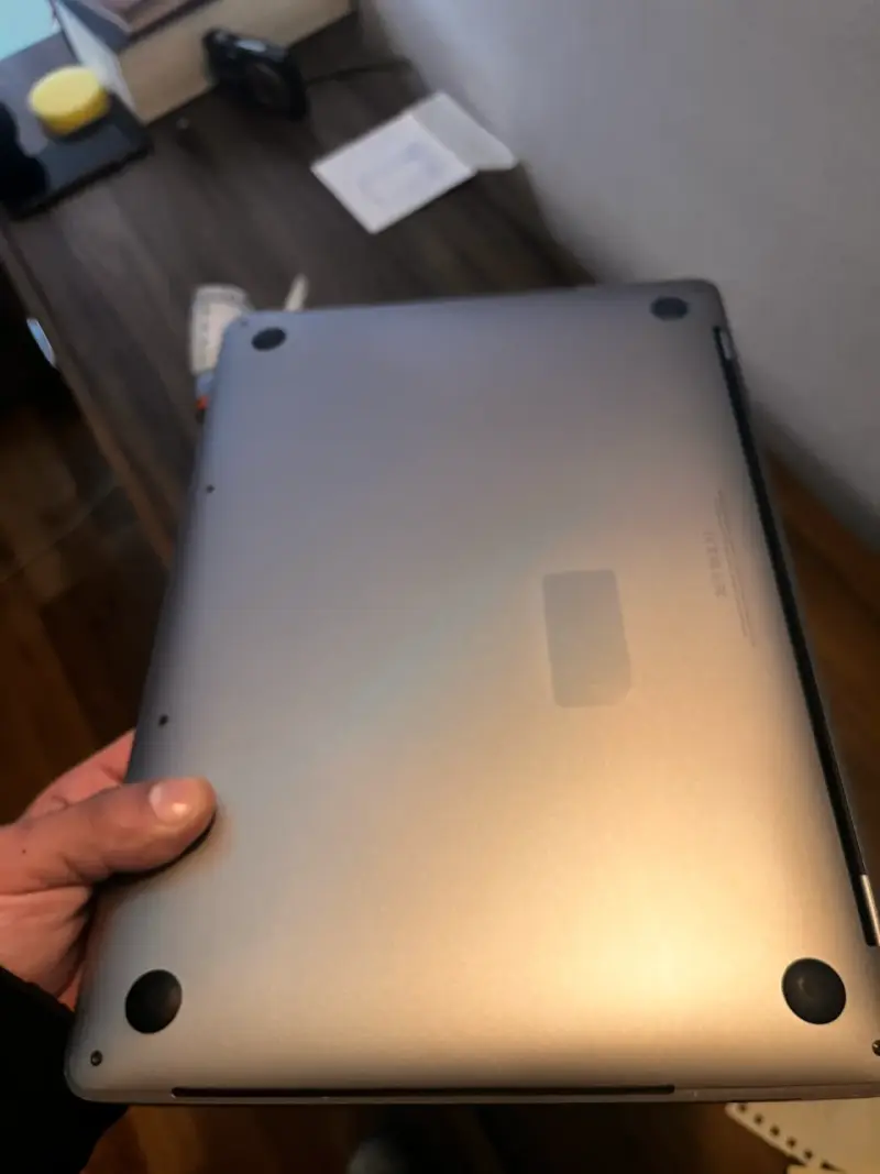 Laptop Apple MacBook gris plata - 2