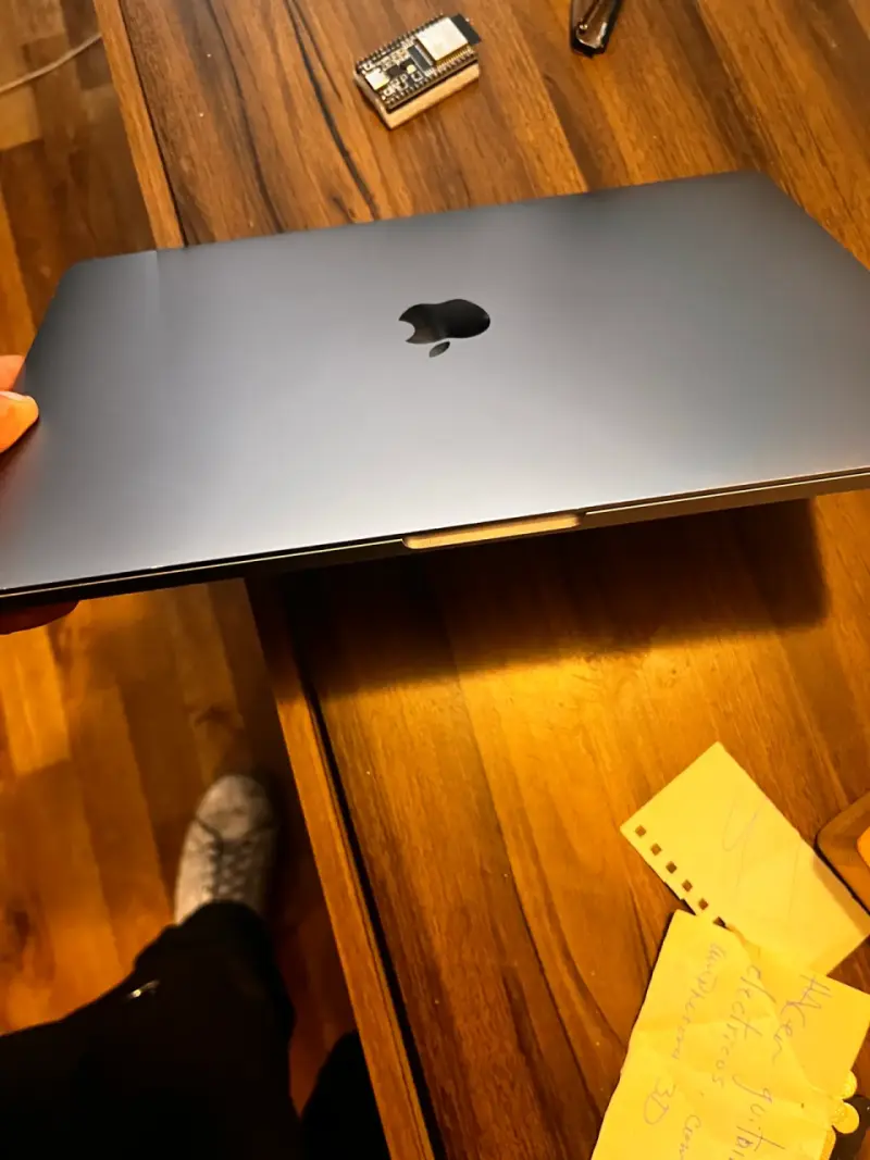 Laptop Apple MacBook gris plata - 4