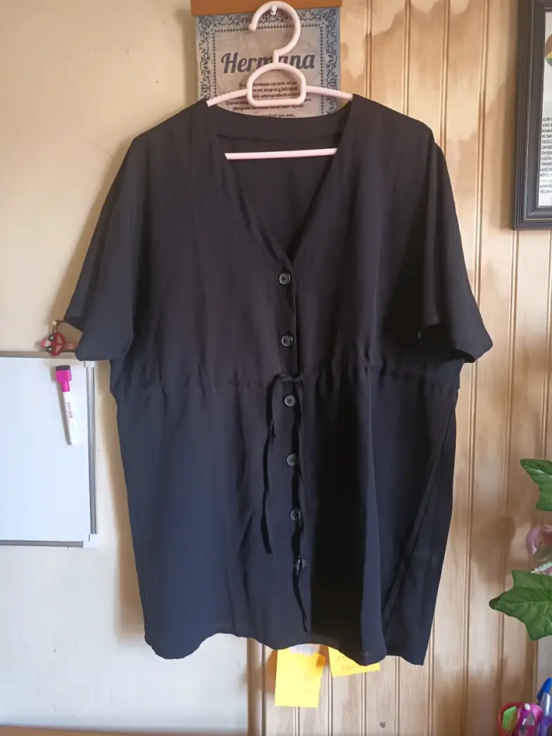 Blusa negra manga corta