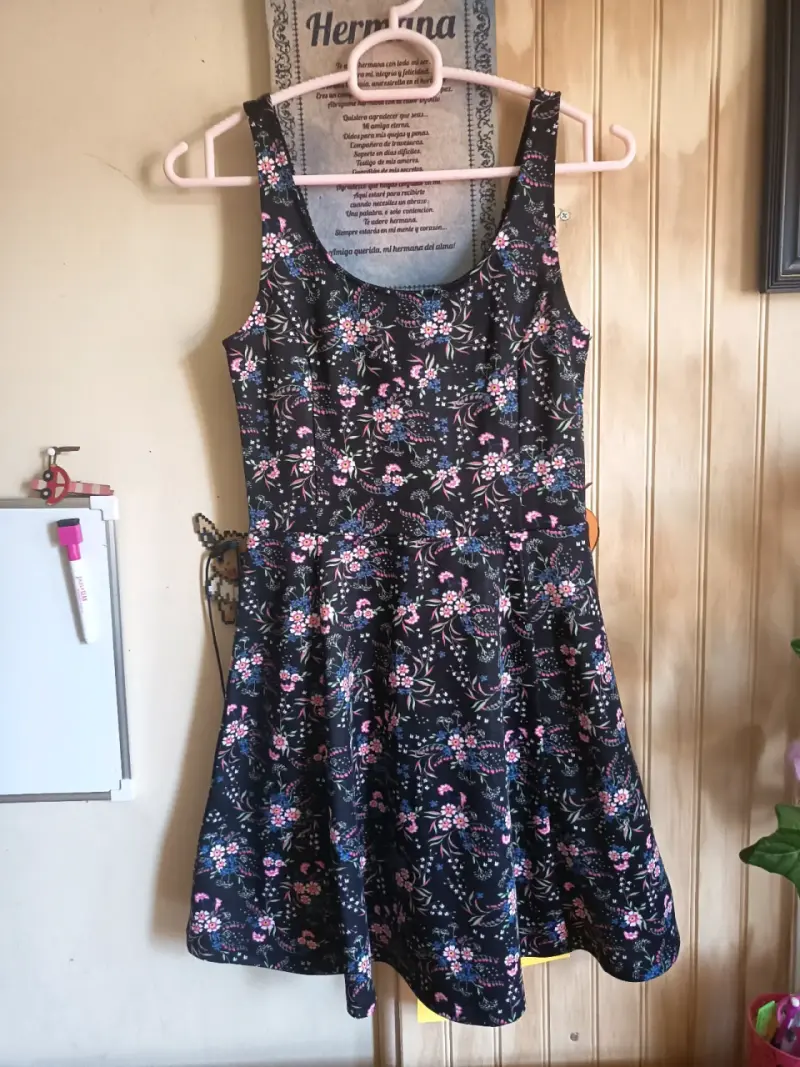Vestido floral negro