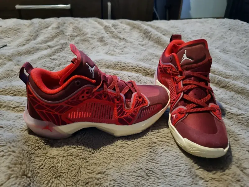 Zapatillas deportivas rojas Jordan - 1