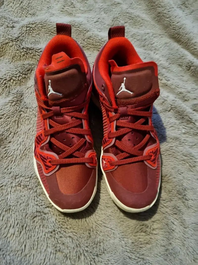 Zapatillas deportivas rojas Jordan - 2