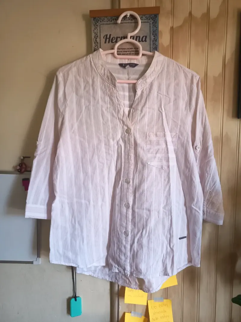 Camisa blanca de rayas