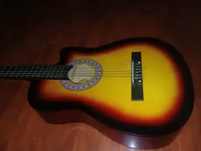 Guitarra acústica clásica - miniatura 3
