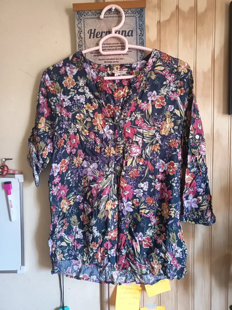 Blusa floreada de manga larga