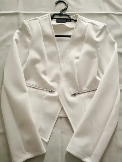 Blazer blanco con cierre decorativo - miniatura 1