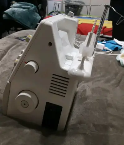 Máquina de coser toyota - miniatura 4
