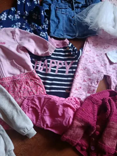 Ropa variada de bebé - miniatura 1