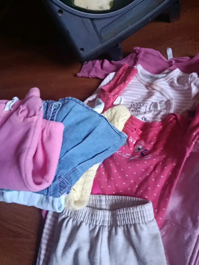 Ropa variada de bebé - 4
