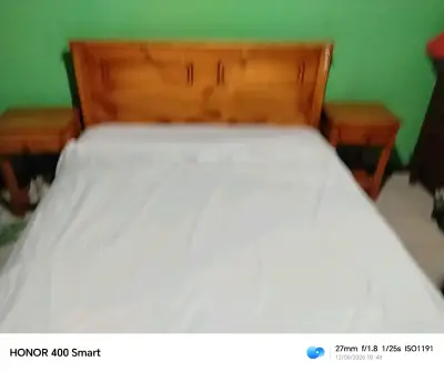 Cama de madera con veladores - miniatura 3