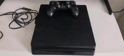 Consola PS4 con dos juegos - miniatura 3