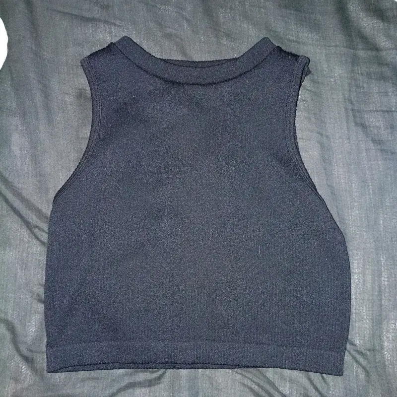 Polera negra sin mangas - 1