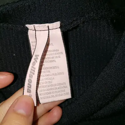Polera negra sin mangas - miniatura 2