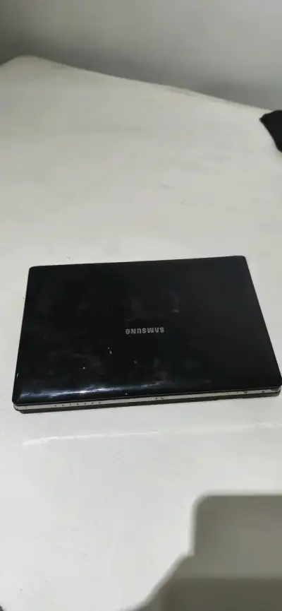 Laptop Samsung usada - miniatura 1