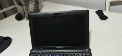 Laptop Samsung usada - miniatura 5