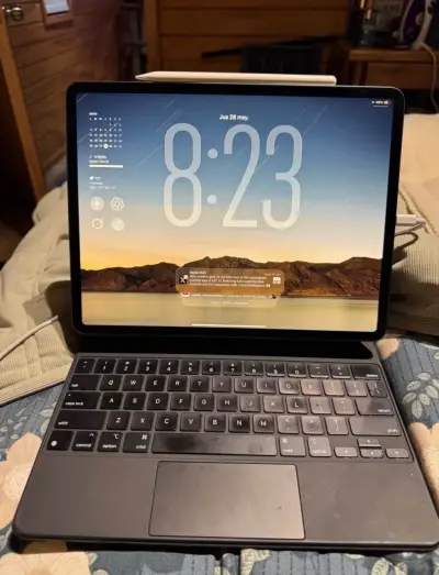 iPad Pro 12.9” + Magic Keyboard + Apple Pencil - miniatura 1