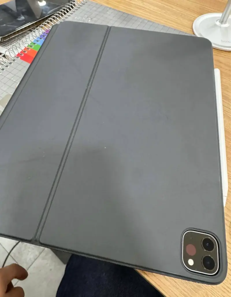 iPad Pro 12.9” + Magic Keyboard + Apple Pencil - 2
