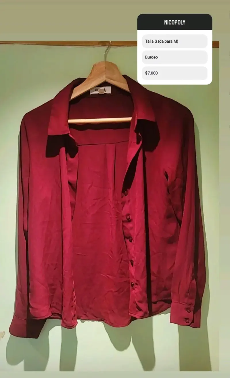 Blusa burdeo talla S dá para M
