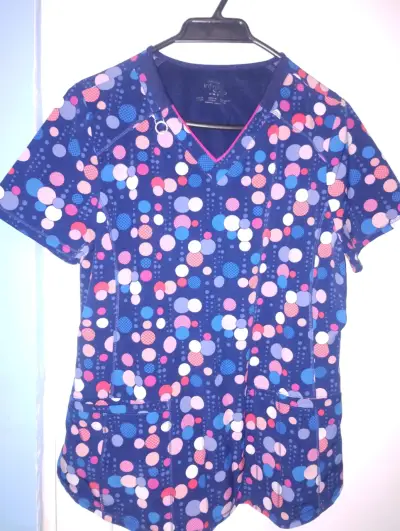 Blusa médica estampada multicolor - miniatura 3