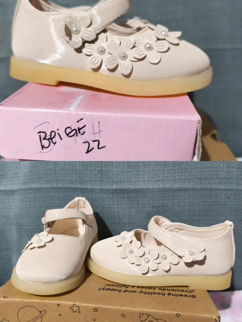 Zapatos beige con flores para niña