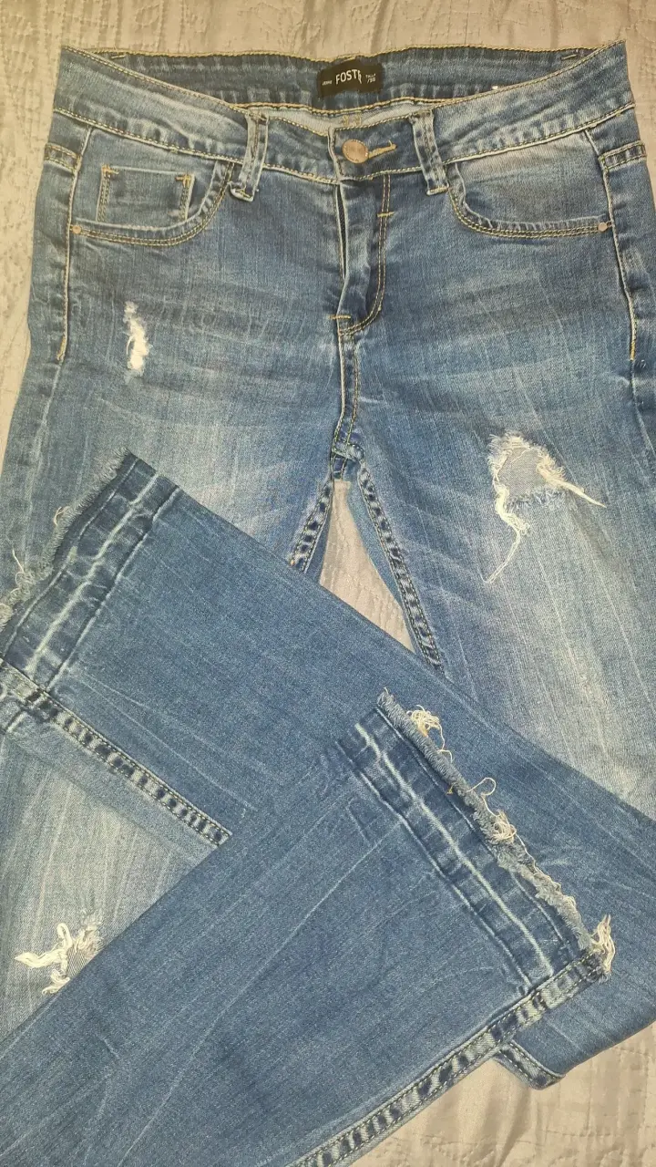 Jeans azules desgastados