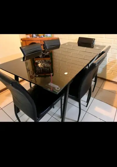 Juego de comedor vidrio y cuero - miniatura 1