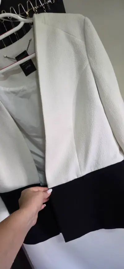Blazer blanco y negro elegante - miniatura 1